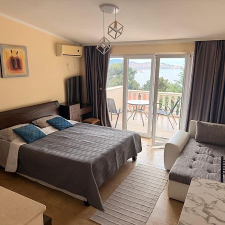 Imperia Apartment บาร์ ภายนอก รูปภาพ